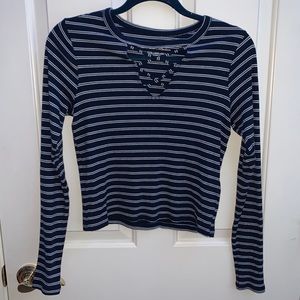 Hollister navy blue/white striped cropped